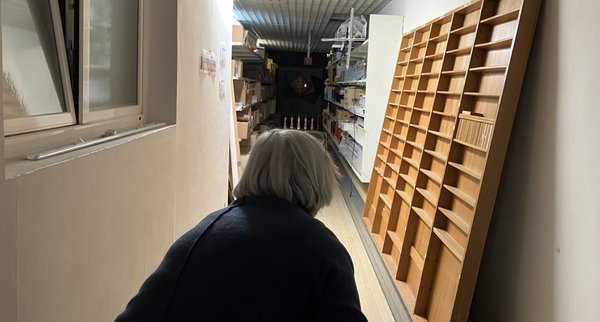 Eine Teilnehmerin beim Kegeln